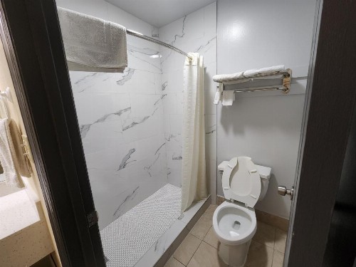 Budget Host Inn Henderson - image 6