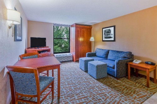 Hampton Inn Hendersonville - image 23