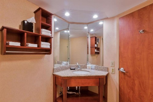 Hampton Inn Hendersonville - image 36
