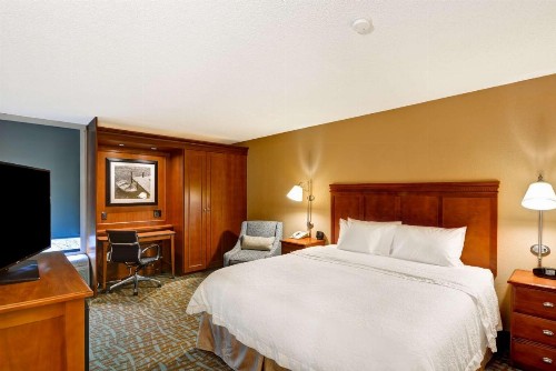 Hampton Inn Hendersonville - image 50