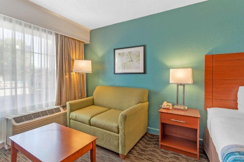 Best Western Hendersonville Inn - image 14