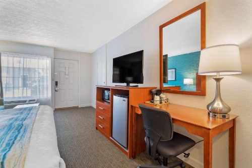 Best Western Hendersonville Inn - image 17