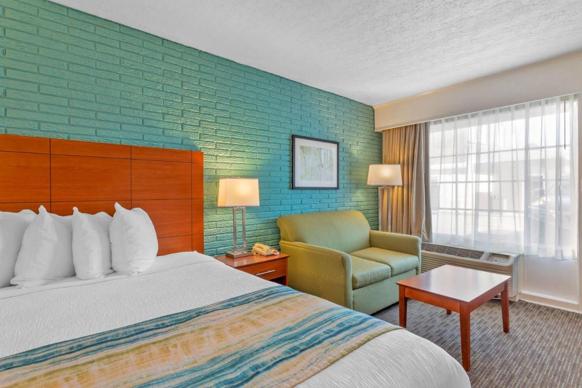 Best Western Hendersonville Inn - image 3