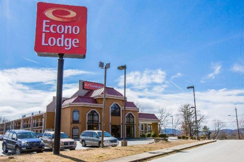 Econo Lodge Hendersonville - image 14