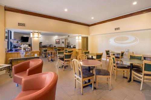 Econo Lodge Hendersonville - image 22