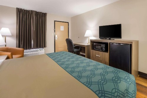 Econo Lodge Hendersonville - image 6