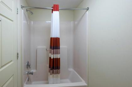 Red Roof Inn Hendersonville - image 9
