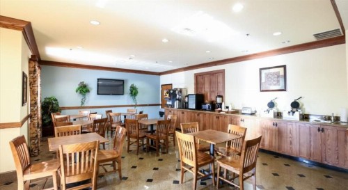 Mountain Inn & Suites Airport - Hendersonville - image 15