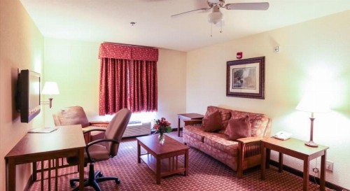 Mountain Inn & Suites Airport - Hendersonville - image 20