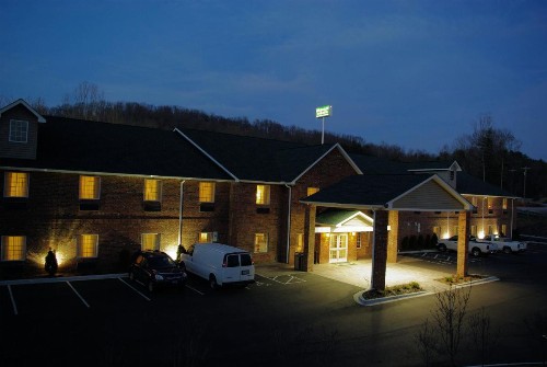 Mountain Inn & Suites Airport - Hendersonville - image 3