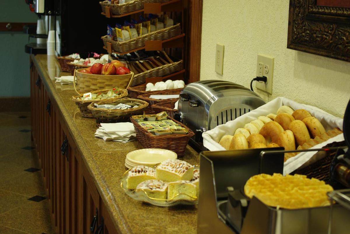 Mountain Inn & Suites Airport - Hendersonville - image 6