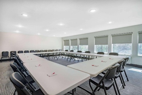 Ramada by Wyndham Hendersonville - image 10