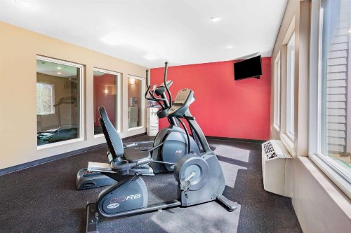 Ramada by Wyndham Hendersonville - image 13