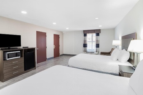 Ramada by Wyndham Hendersonville - image 14
