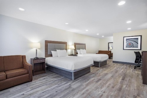 Ramada by Wyndham Hendersonville - image 15