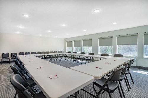 Ramada by Wyndham Hendersonville - image 17