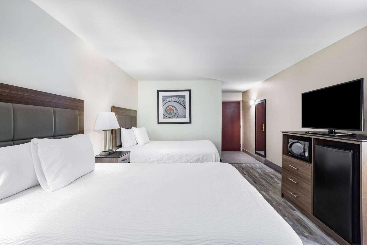 Ramada by Wyndham Hendersonville - image 2