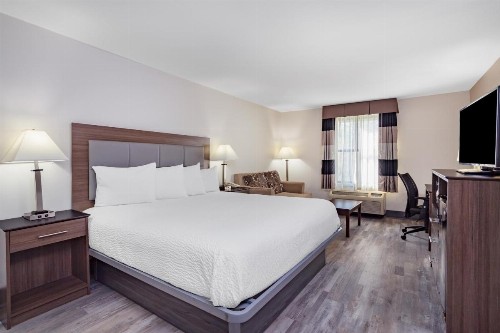 Ramada by Wyndham Hendersonville - image 21