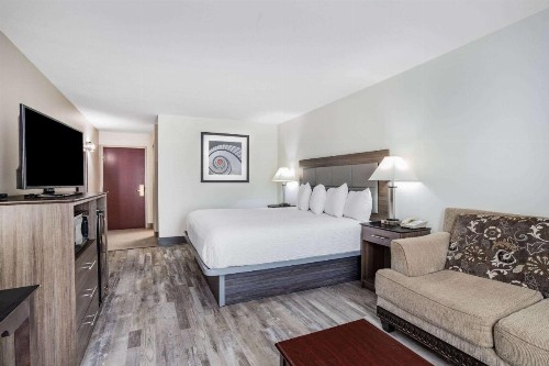 Ramada by Wyndham Hendersonville - image 23