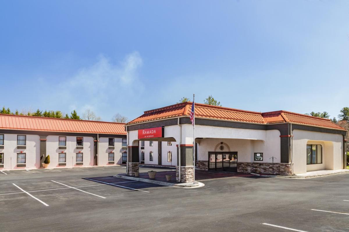 Ramada by Wyndham Hendersonville - image 3
