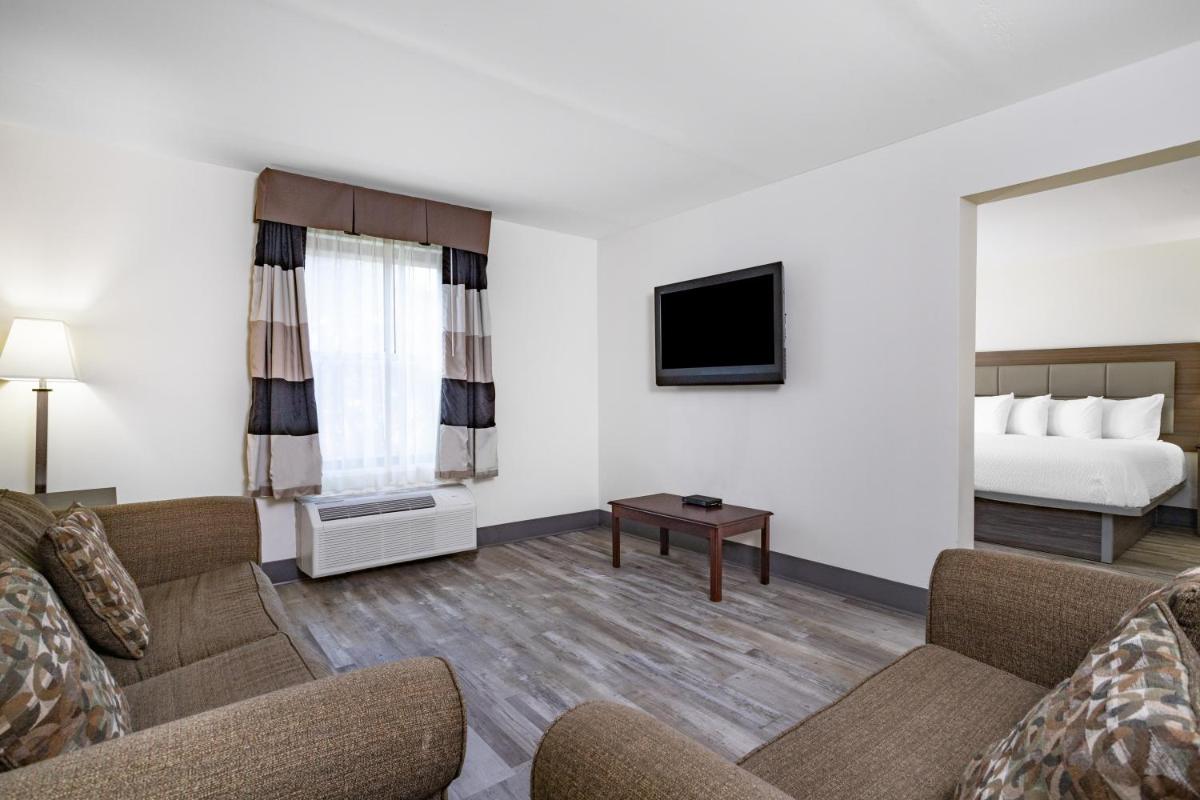 Ramada by Wyndham Hendersonville - image 6