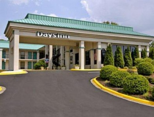 Days Inn by Wyndham Hendersonville - image 14