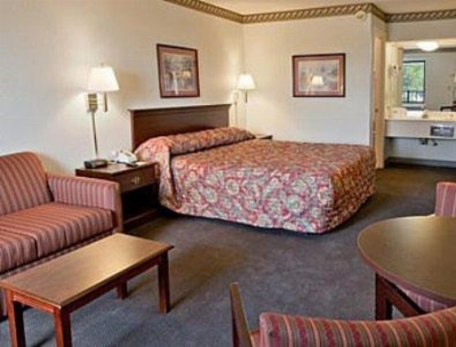 Days Inn by Wyndham Hendersonville - image 17
