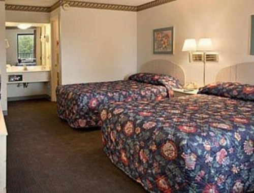 Days Inn by Wyndham Hendersonville - image 18