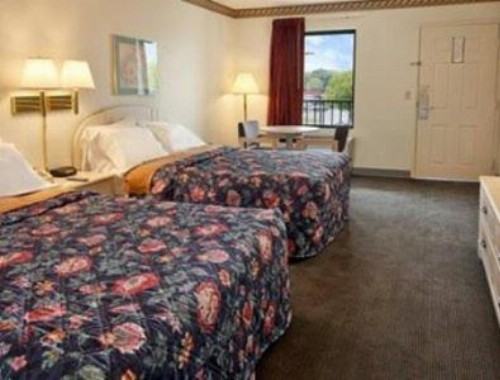 Days Inn by Wyndham Hendersonville - image 20