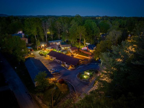 CedarWood Inn - image 10