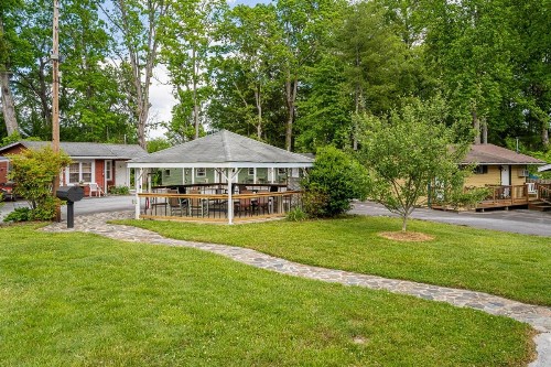 CedarWood Inn - image 16