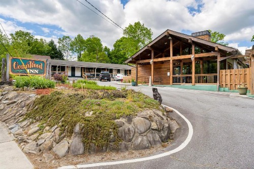 CedarWood Inn - image 17