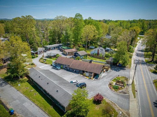 CedarWood Inn - image 25