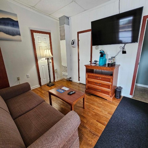 CedarWood Inn - image 8