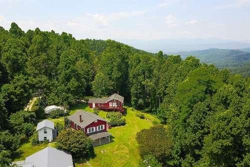 Cantrell Cottage Cozy Getaway with Smoky Mtn Views - image 10