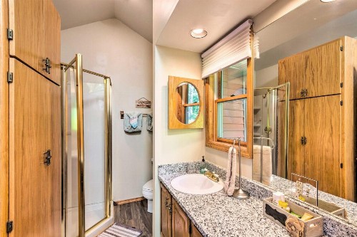 Cantrell Cottage Cozy Getaway with Smoky Mtn Views - image 12