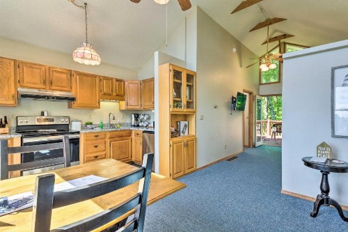 Cantrell Cottage Cozy Getaway with Smoky Mtn Views - image 6