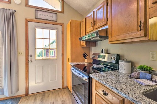 Cantrell Cottage Cozy Getaway with Smoky Mtn Views - image 7