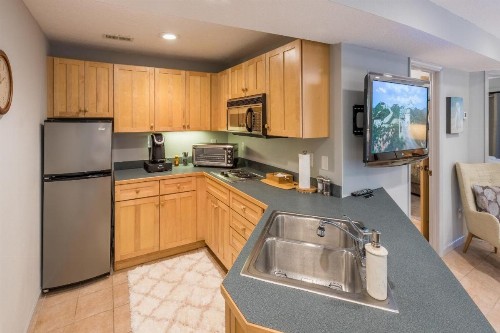 Fox Den - Lush Forest Retreat - Patio & Trails home