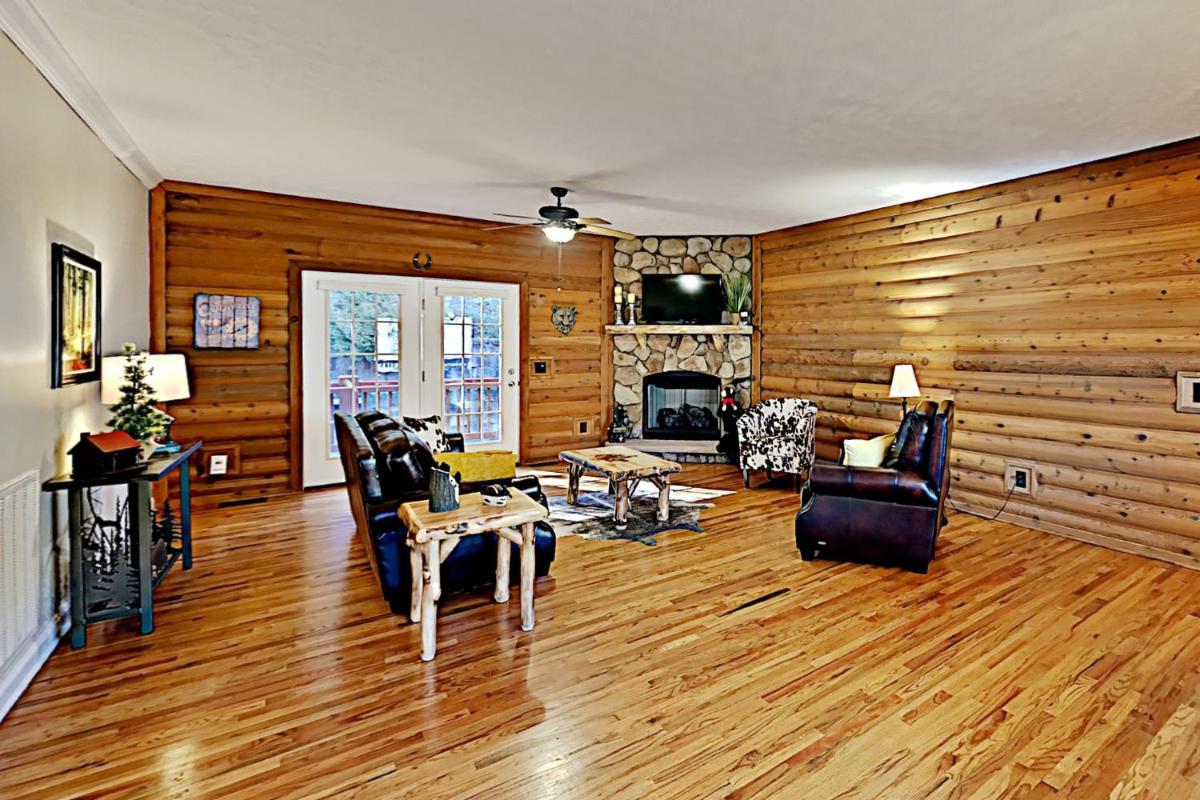 Country Home - Huge Porch - Near Hendersonville home - image 6