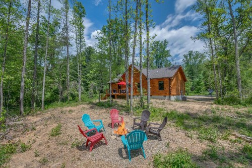 Clear Creek Hideaway - image 9