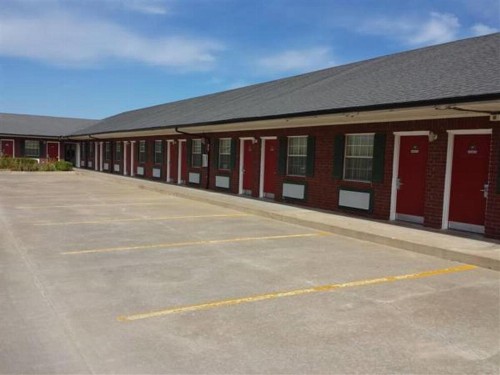 Green Country Inn - image 2