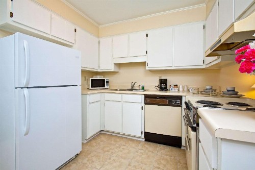 Rodeway Inn - image 11