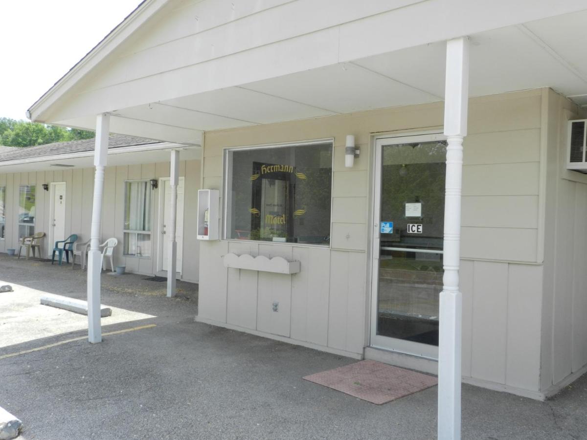 Hermann Motel - image 6