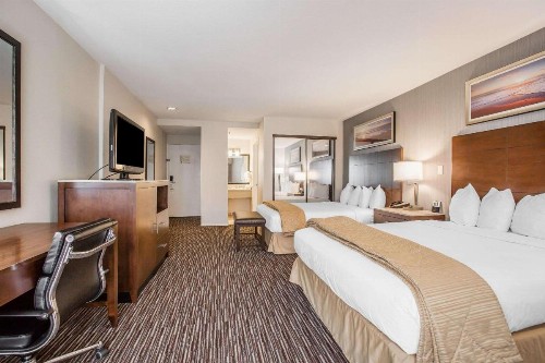 Quality Inn & Suites Hermosa Beach - image 20