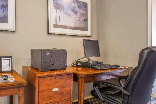 Quality Inn & Suites Hermosa Beach - image 21
