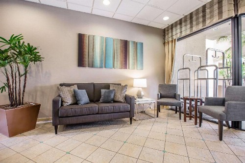 Quality Inn & Suites Hermosa Beach - image 9
