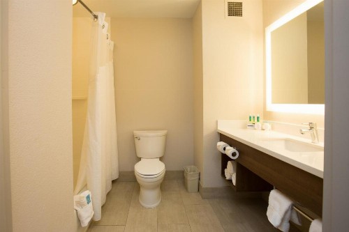 Holiday Inn Express Hotel & Suites Hesperia an IHG Hotel - image 12