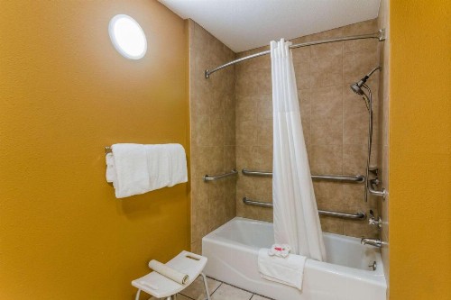 Econo Lodge Hesperia - Victorville I-15 - image 9