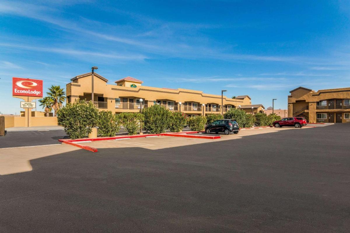 Econo Lodge Hesperia - Victorville I-15 - image 2